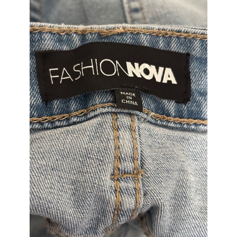 NWT Boyfriend Jeans 13 Light Wash Distressed Cropped Streetwear Festival Grunge - Picture 3 of 15